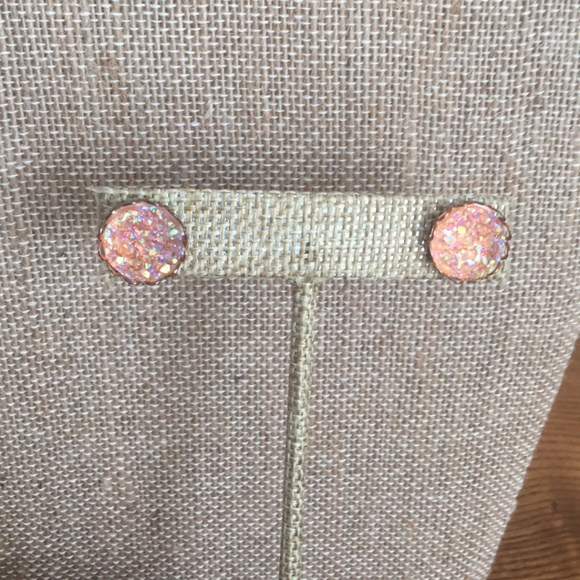 Jewelry - Round apricot druzy post earrings